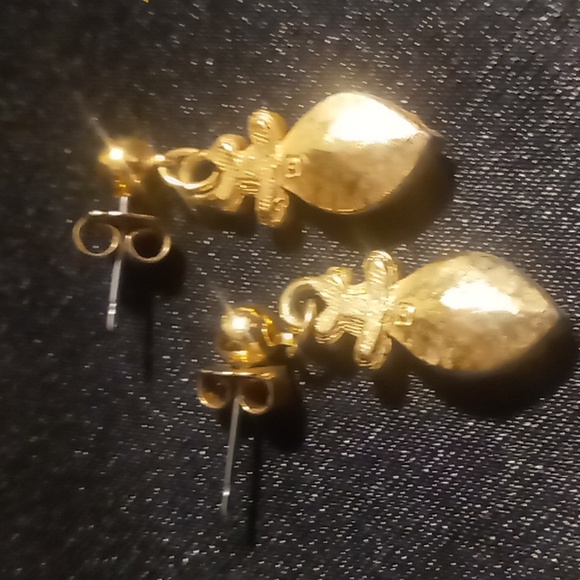 Avon Victorian Style Drop Earrings Gold With A Beautiful Blue Stone Earrings. - Picture 4 of 6